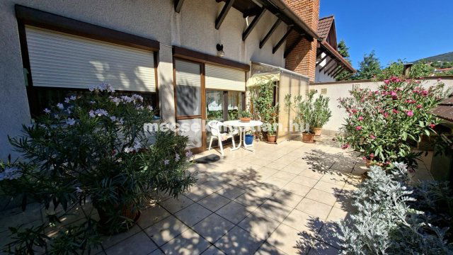 Eladó téglalakás, Pécsett 110 M Ft, 3 szobás