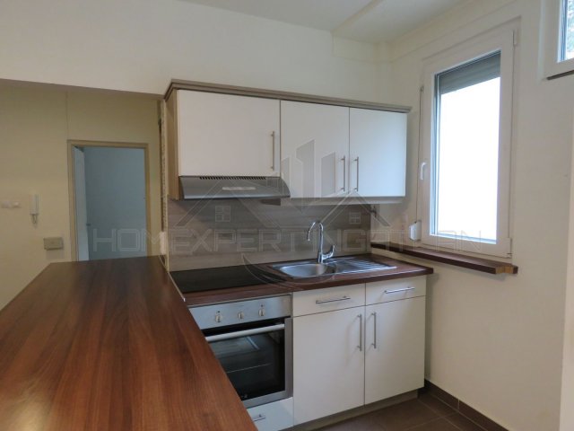 Eladó téglalakás, Keszthelyen 52.5 M Ft, 3 szobás