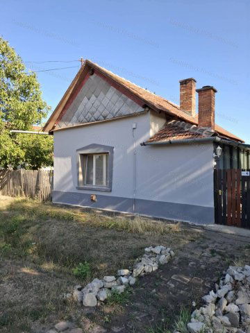 Eladó családi ház, Törökszentmiklóson 21 M Ft, 3 szobás