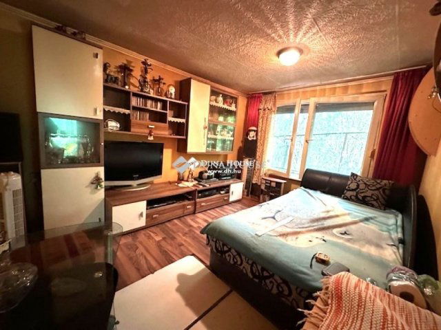 Eladó nyaraló, Halásztelken 35 M Ft, 2 szobás