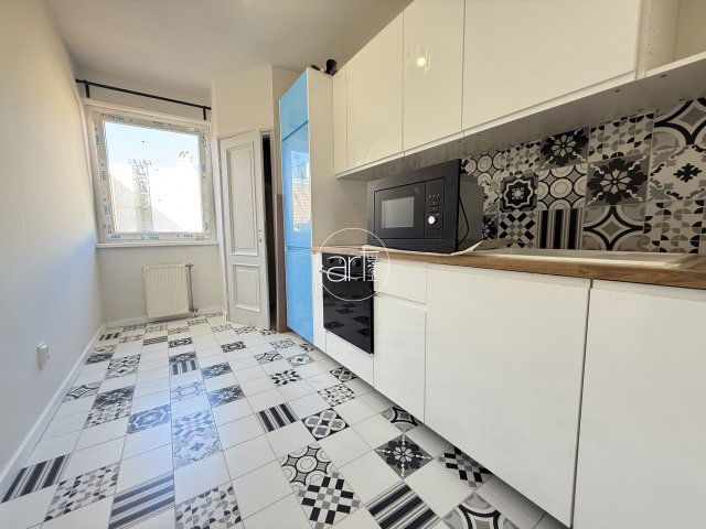 Kiadó téglalakás, albérlet, Szegeden, Dugonics téren, 4 szobás