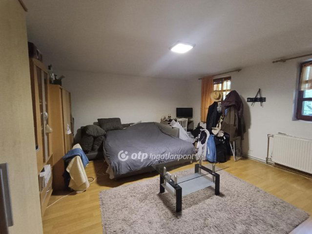 Eladó családi ház, Vértesbogláron 89.9 M Ft, 8 szobás