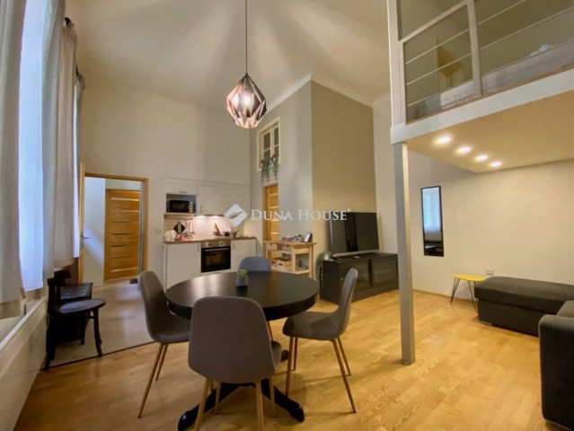 Eladó téglalakás, Budapesten, VIII. kerületben, Mária utcában