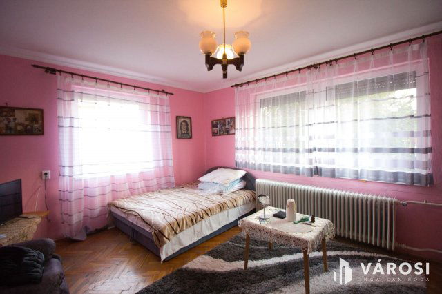 Eladó családi ház, Forráskúton 65 M Ft, 6 szobás