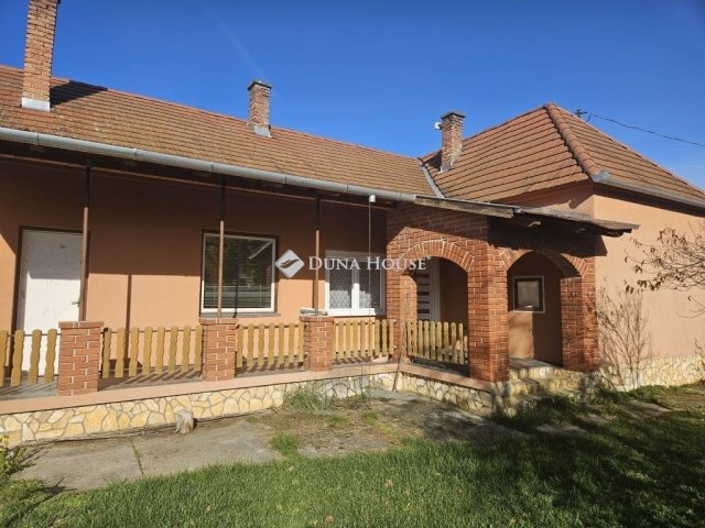 Eladó családi ház, Felsőszentmártonon 29.9 M Ft, 2+1 szobás