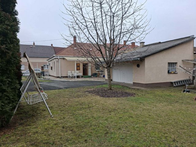 Eladó családi ház, Győrött 79.5 M Ft, 2+1 szobás