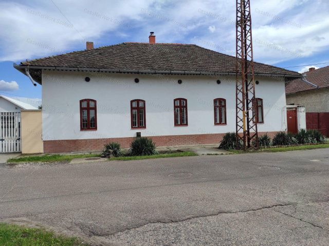 Eladó családi ház, Kunszentmártonban 24.9 M Ft, 2 szobás