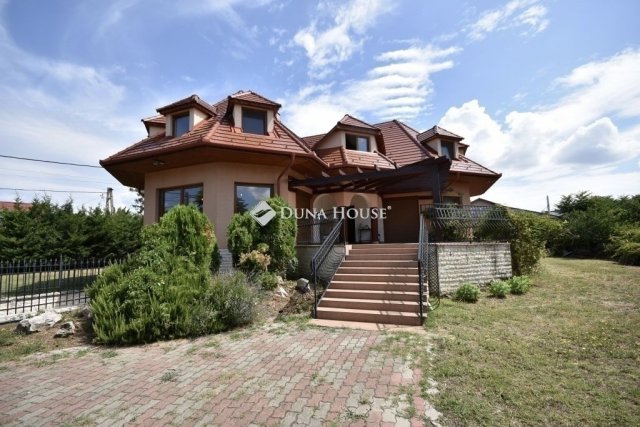 Eladó családi ház, Érden 224 M Ft, 6 szobás