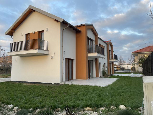 Eladó ikerház, Balatonfüreden 169 M Ft, 5 szobás