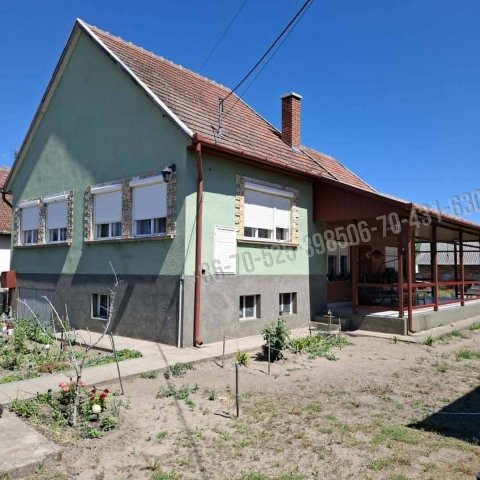 Eladó családi ház, Pilisen 94.8 M Ft, 4 szobás