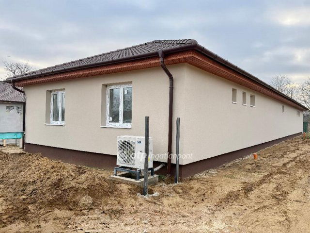 Eladó ikerház, Nyíregyházán 70.9 M Ft, 4 szobás