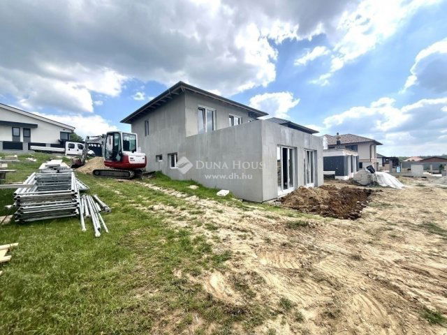 Eladó ikerház, Pécelen 122 M Ft, 5 szobás / költözzbe.hu