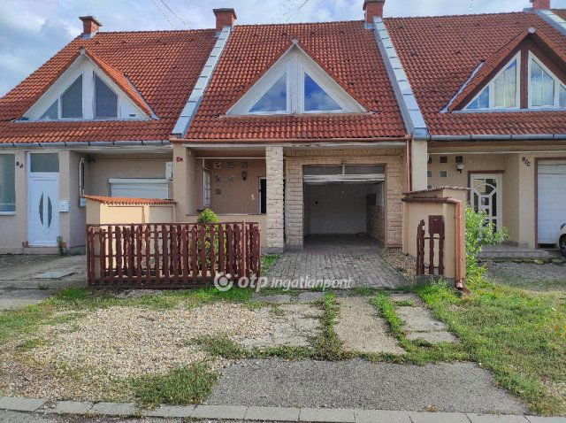 Kiadó téglalakás, albérlet, Kalocsán 270 E Ft / hó, 1+3 szobás