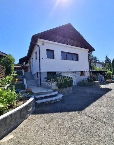 Eladó családi ház, Esztergomban 145 M Ft, 7 szobás