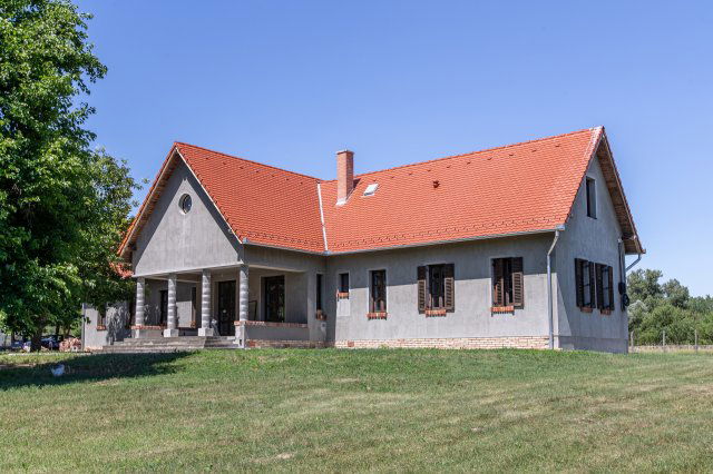 Eladó családi ház, Jászberényben 269 M Ft, 9+1 szobás