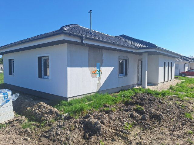 Eladó családi ház, Kiskunlacházán 87.9 M Ft, 4 szobás