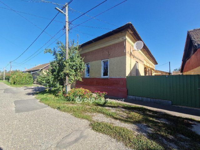 Eladó családi ház, Karcagon 19.7 M Ft, 2 szobás