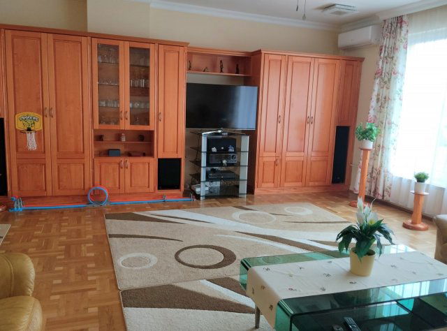 Eladó családi ház, Fóton 215 M Ft, 7 szobás