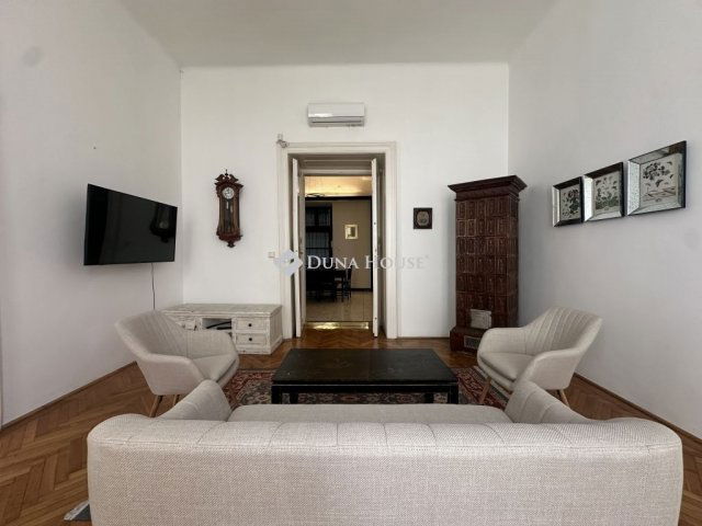 Eladó téglalakás, Budapesten, V. kerületben 259.9 M Ft, 3 szobás