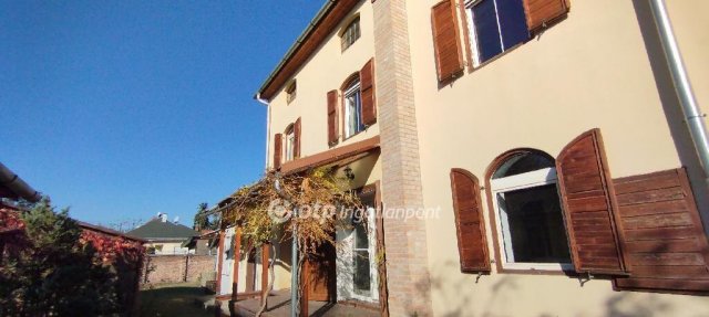 Eladó családi ház, Dunaharasztin 138.9 M Ft, 5 szobás