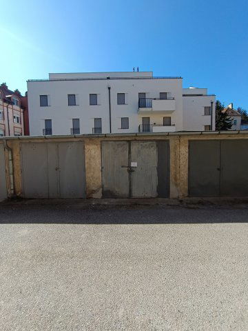 Kiadó garázs, Székesfehérvárott 30 E Ft / hó
