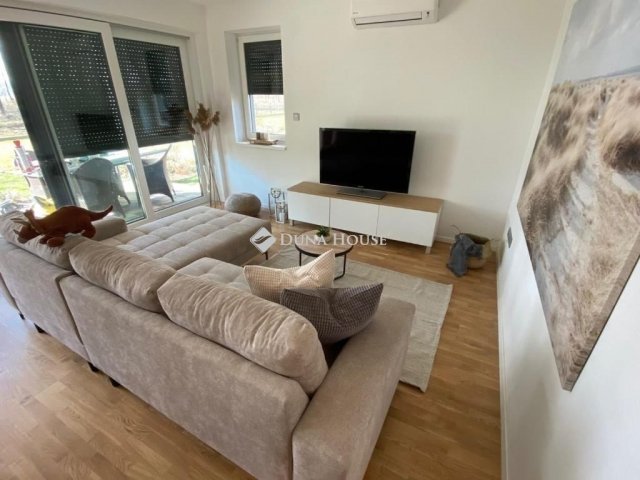 Eladó téglalakás, Balatonfűzfőn 110 M Ft, 2 szobás