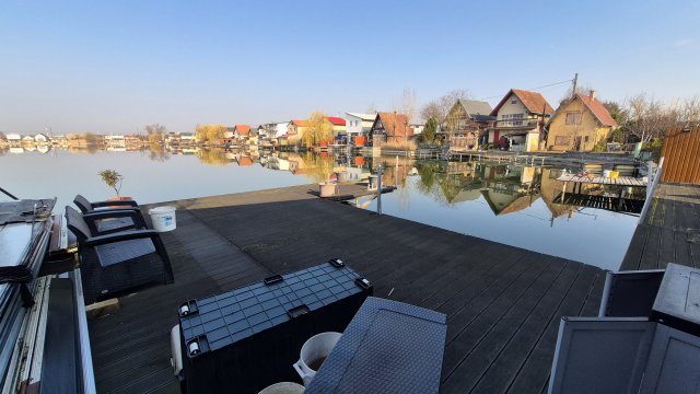 Eladó nyaraló, Szigetszentmiklóson, Holdfény utcában 109.9 M Ft