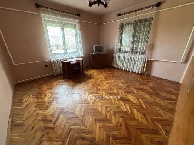 Eladó családi ház, Balsán 41.5 M Ft, 6+1 szobás