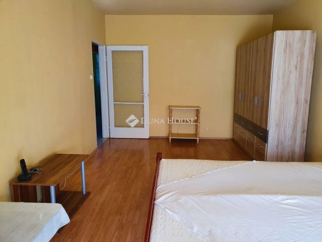 Kiadó panellakás, albérlet, Pécsett 150 E Ft / hó, 2 szobás