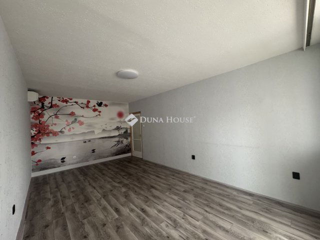 Eladó panellakás, Pécsett, Uitz Béla utcában 56.8 M Ft