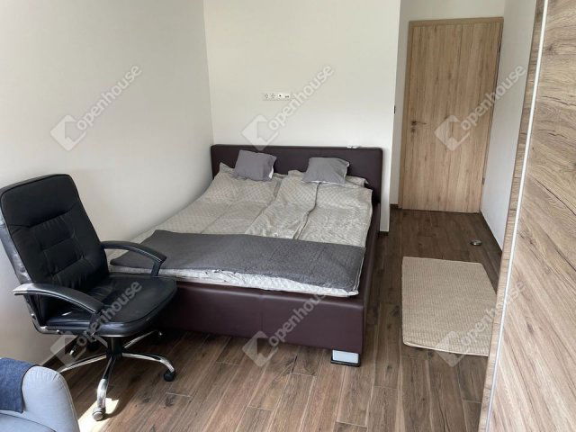 Eladó családi ház, Ajkán 299 M Ft, 5 szobás