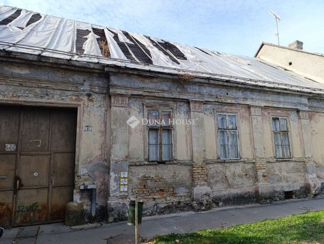 Eladó családi ház, Mohácson 35 M Ft, 1 szobás