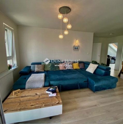 Eladó téglalakás, Pécsett 95 M Ft, 5 szobás