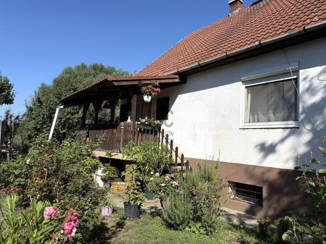 Eladó családi ház, Nagytarcsán 126.9 M Ft, 4 szobás
