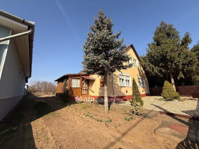 Eladó családi ház, Nyíregyházán 51.999 M Ft, 2 szobás