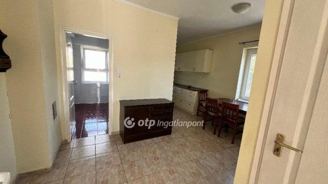 Eladó téglalakás, Pápán 42.9 M Ft, 2 szobás