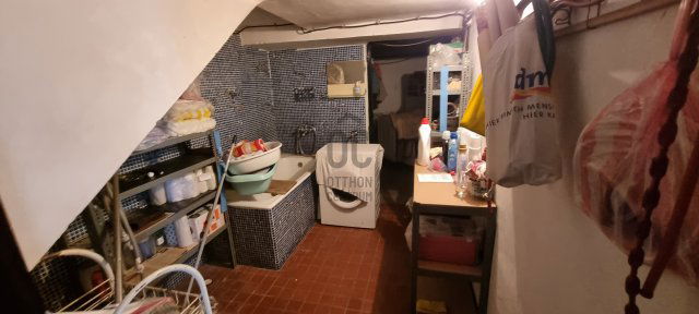 Eladó családi ház, Esztergomban 83 M Ft, 4 szobás