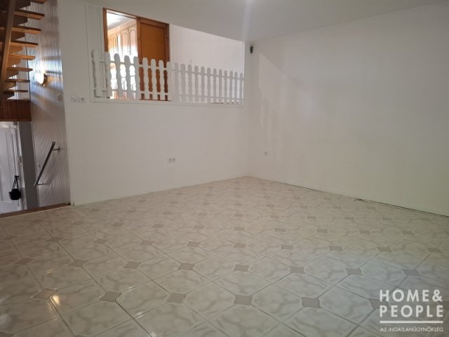 Eladó családi ház, Szegeden 107.99 M Ft, 5 szobás