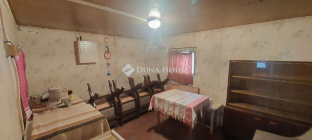 Eladó nyaraló, Vértesszőlősön 12.9 M Ft, 2 szobás