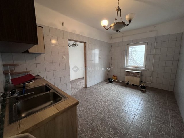 Eladó családi ház, Kiskörén 24 M Ft, 2 szobás