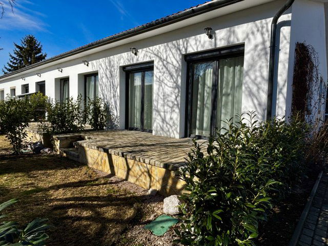 Eladó téglalakás, Balatonfüreden 85.9 M Ft, 2 szobás