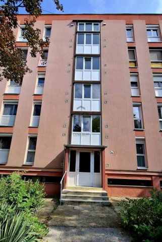 Eladó panellakás, Pécsett 41.8 M Ft, 2 szobás