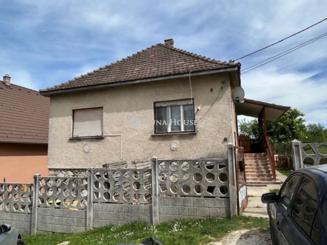 Eladó családi ház, Lábatlanon 45 M Ft, 4 szobás