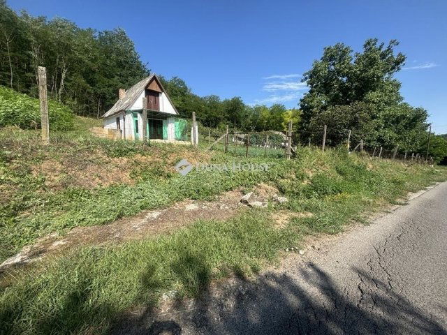 Eladó családi ház, Siklóson 4.9 M Ft, 2 szobás