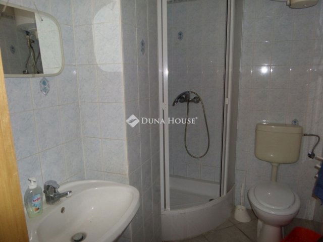 Eladó téglalakás, Pécsett 45 M Ft, 2 szobás