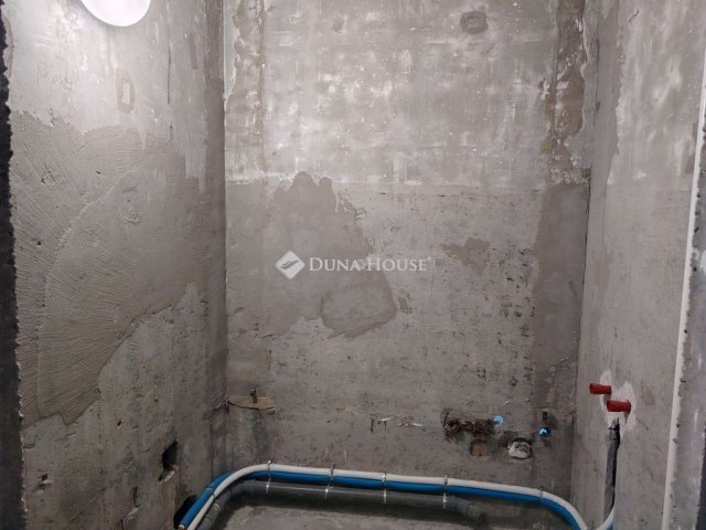 Eladó panellakás, Székesfehérvárott 45.5 M Ft, 3 szobás
