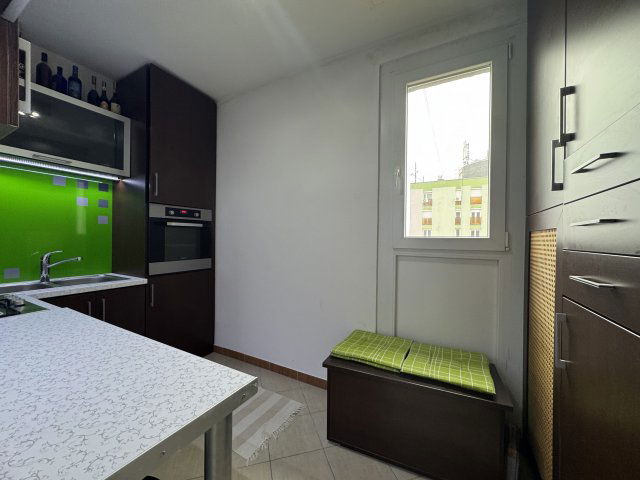 Eladó panellakás, Pécsett, József Attila utcában 49.9 M Ft