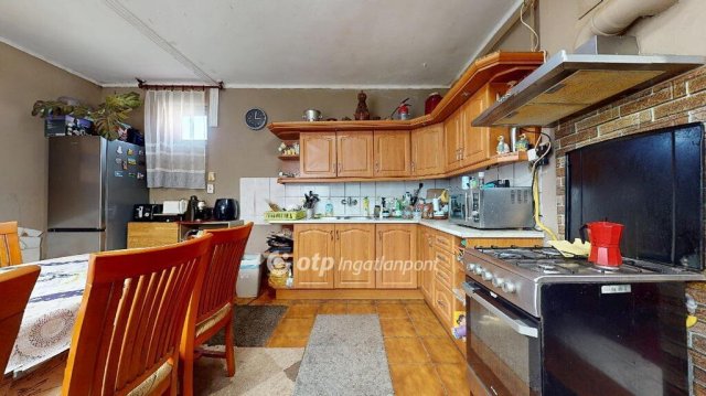 Eladó családi ház, Levelek 39 M Ft, 4 szobás