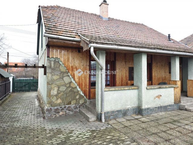 Kiadó családi ház, albérlet, Esztergomban 180 E Ft / hó