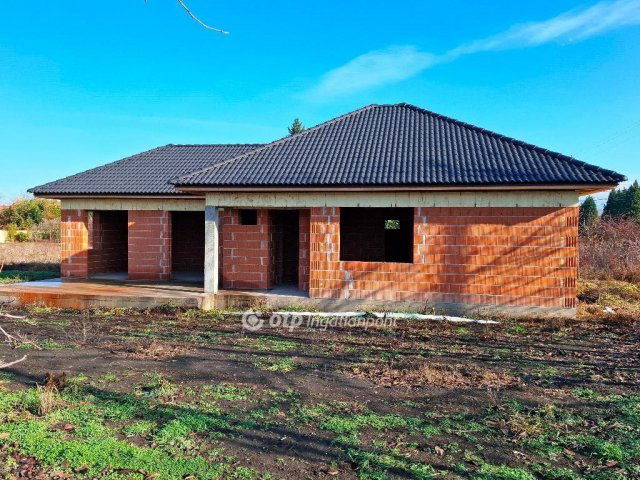 Eladó családi ház, Békéscsabán 89 M Ft, 3 szobás